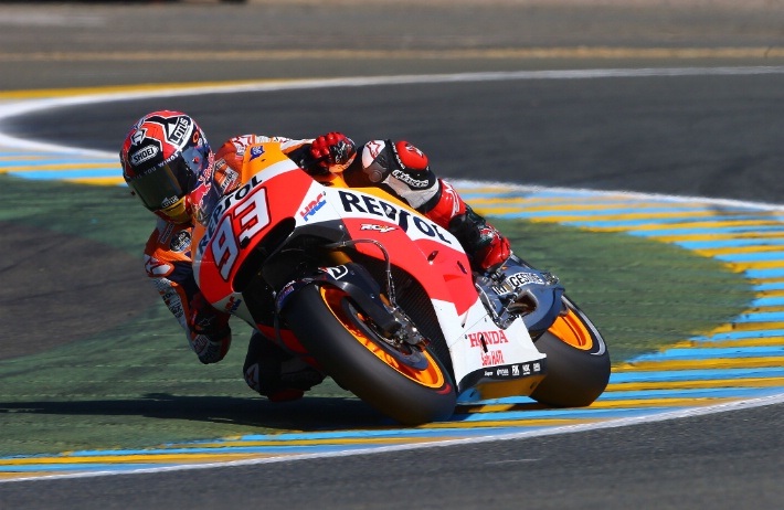 Những hình ảnh ấn tượng của mùa giải MotoGP 2014 (1) - 21 Marquez
bị trượt ra khỏi đường đua