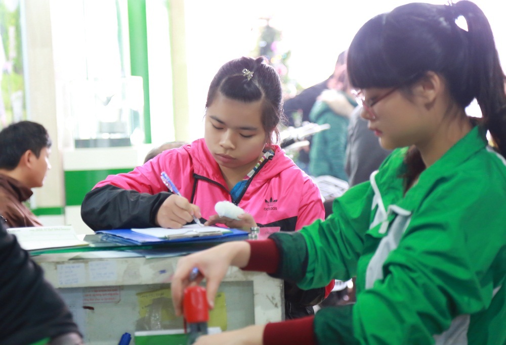 Hoàn tất thủ tục thanh toán.