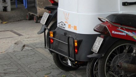 Xe điện Trung Quốc chưa được cấp biển số trên đường phố Sài Gòn