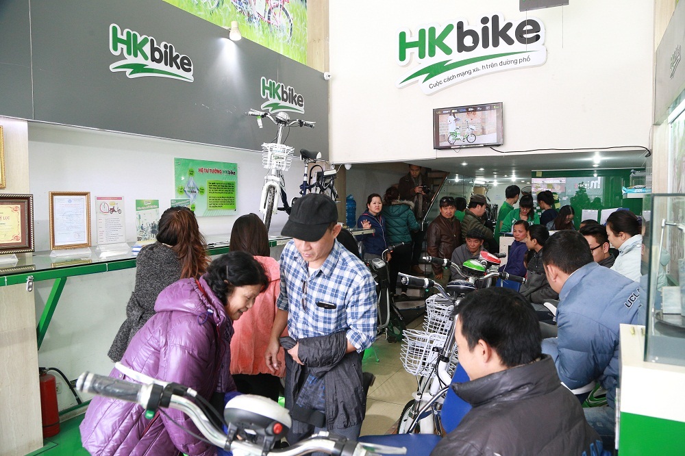 Đông đúc ngay từ những giờ đầu tiên mở cửa.