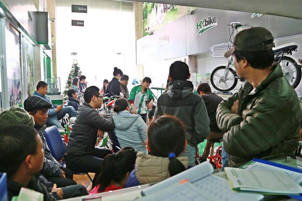 Khung cảnh này gợi nhớ đến thời
điểm dòng xe iTrend ra mắt tháng 8 năm ngoái.