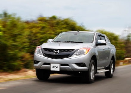 Với hai phiên bản
sử dụng động cơ diesel 2.2L 4x4 số sàn 6 cấp và 3.2L 4x4 số tự động 6 cấp.