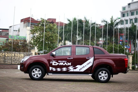 Xe bán tải nào được chuộng nhất năm 2014 tại Việt Nam? - 5 Với hai phiên bản
sử dụng động cơ diesel 2.2L 4x4 số sàn 6 cấp và 3.2L 4x4 số tự động 6 cấp.