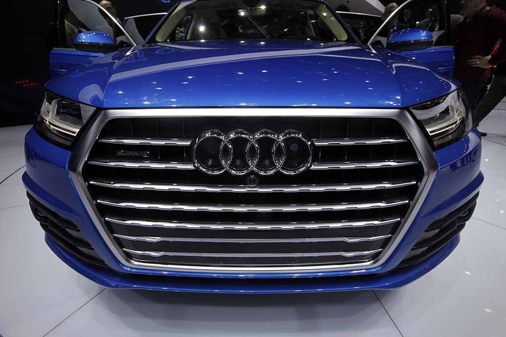 Cận cảnh Audi Q7 thế hệ mới trên sàn triển lãm ô tô Detroit - 4 Cận cảnh Audi Q7 thế hệ mới trên sàn triển lãm ô tô Detroit