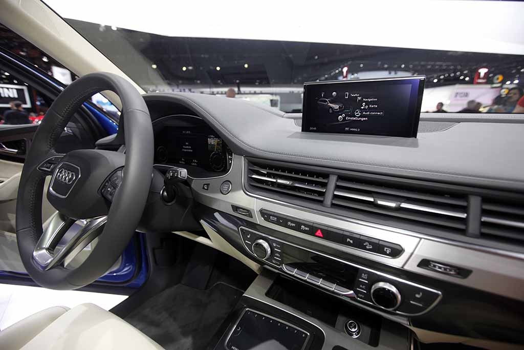Cận cảnh Audi Q7 thế hệ mới trên sàn triển lãm ô tô Detroit - 7 Cận cảnh Audi Q7 thế hệ mới trên sàn triển lãm ô tô Detroit