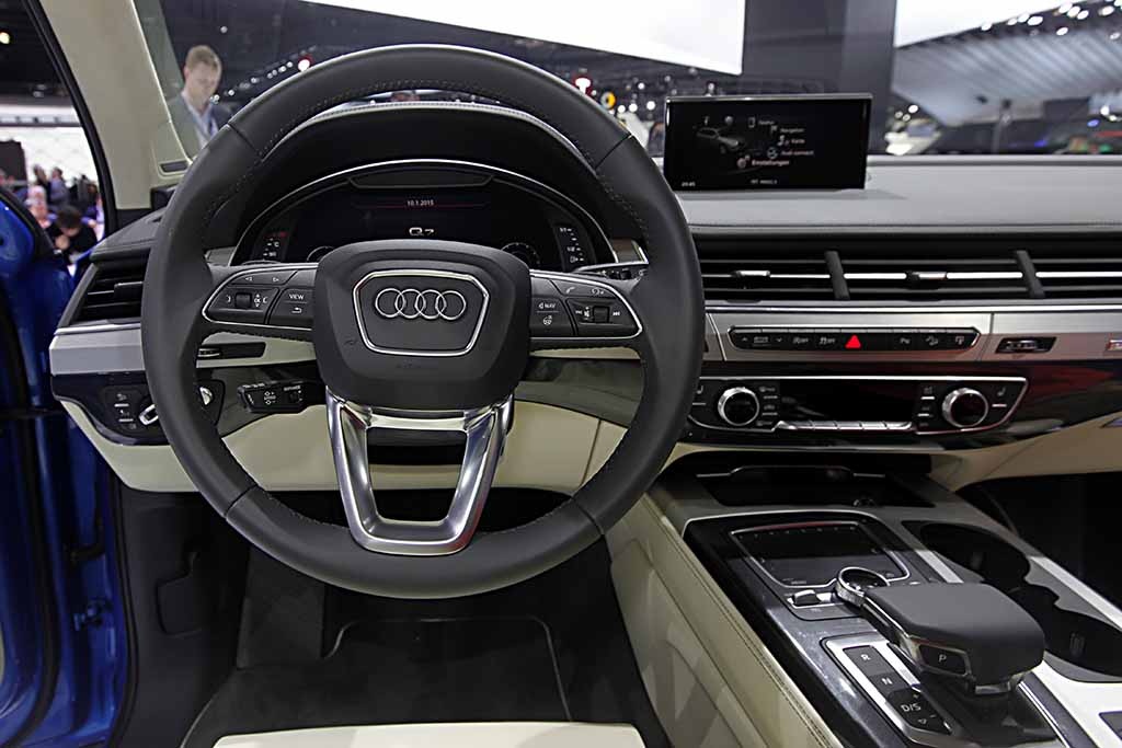 Cận cảnh Audi Q7 thế hệ mới trên sàn triển lãm ô tô Detroit - 9 Cận cảnh Audi Q7 thế hệ mới trên sàn triển lãm ô tô Detroit