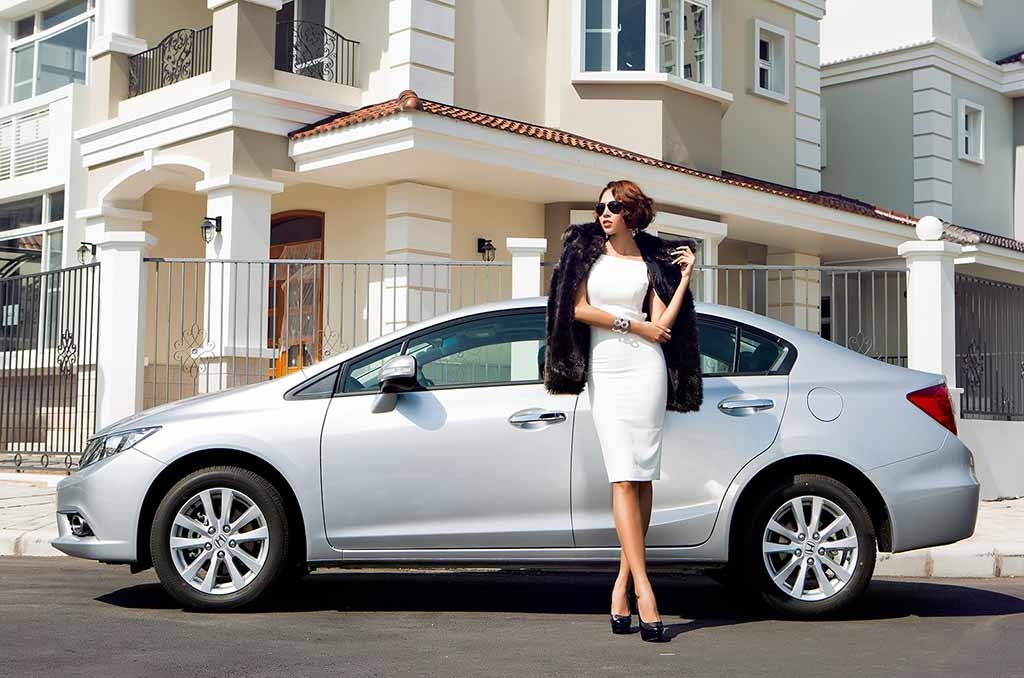 Civic phiên bản mới và siêu mẫu Minh Triệu khoe dáng - 1 Civic phiên bản mới và siêu mẫu Minh Triệu khoe dáng