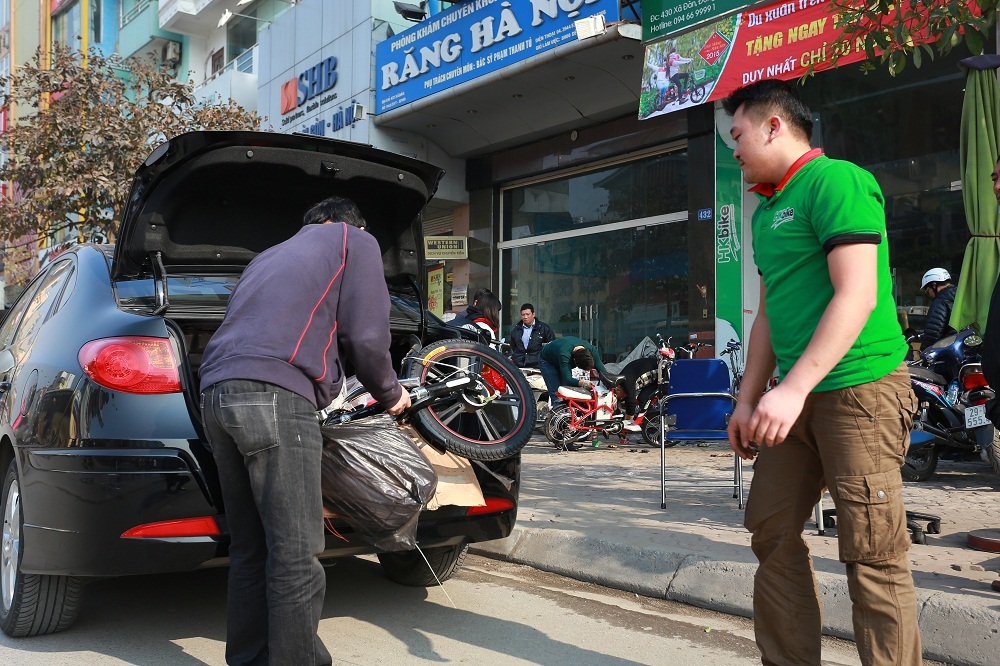 Có điều kiện kinh tế vẫn xếp hàng mua xe điện