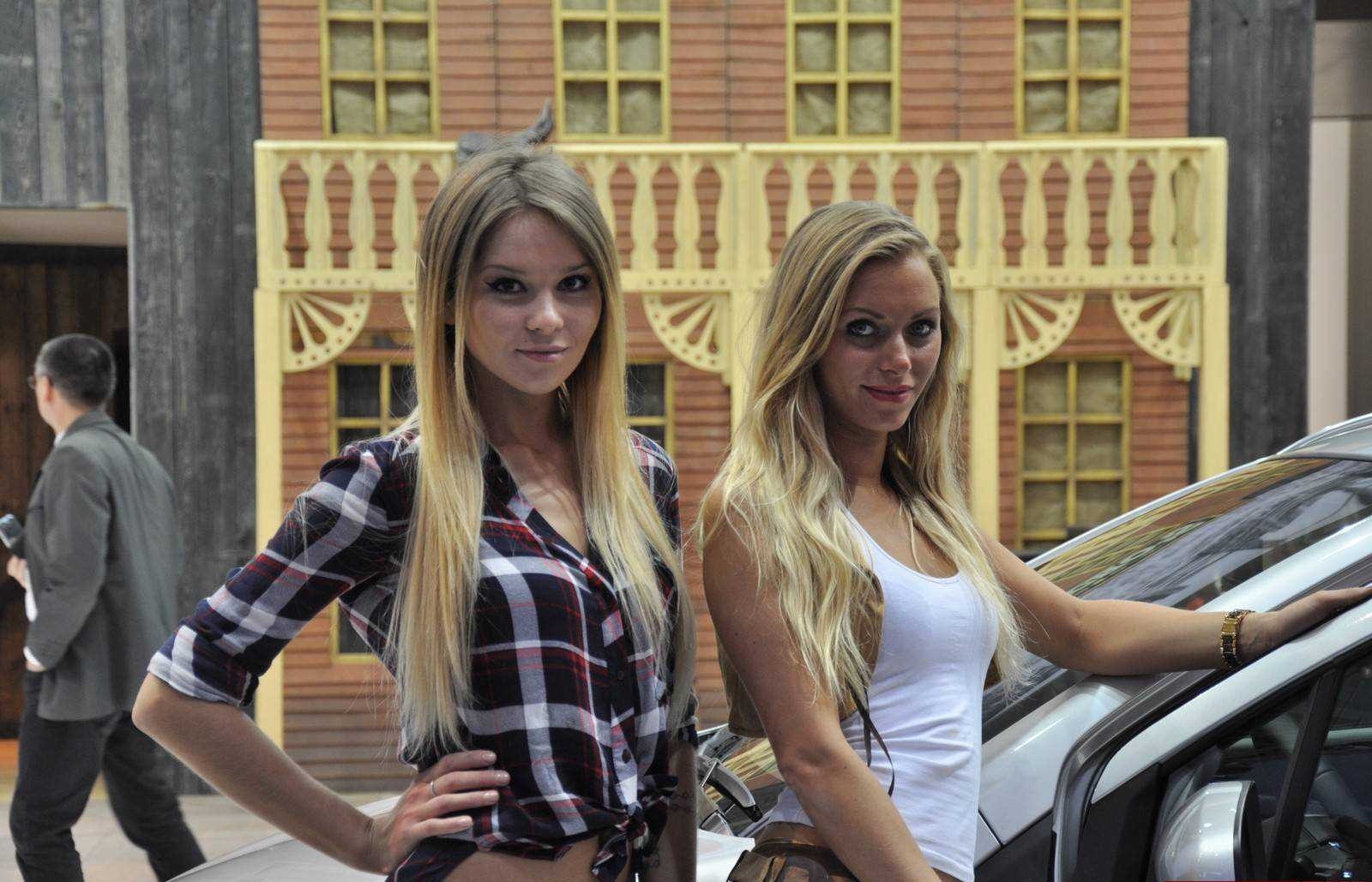 Ngắm người mẫu tại Triển lãm xe hơi Brussels 2015 - 6 Triển lãm ô tô
Brussels diễn ra từ ngày 16-25/1 ở Bỉ.