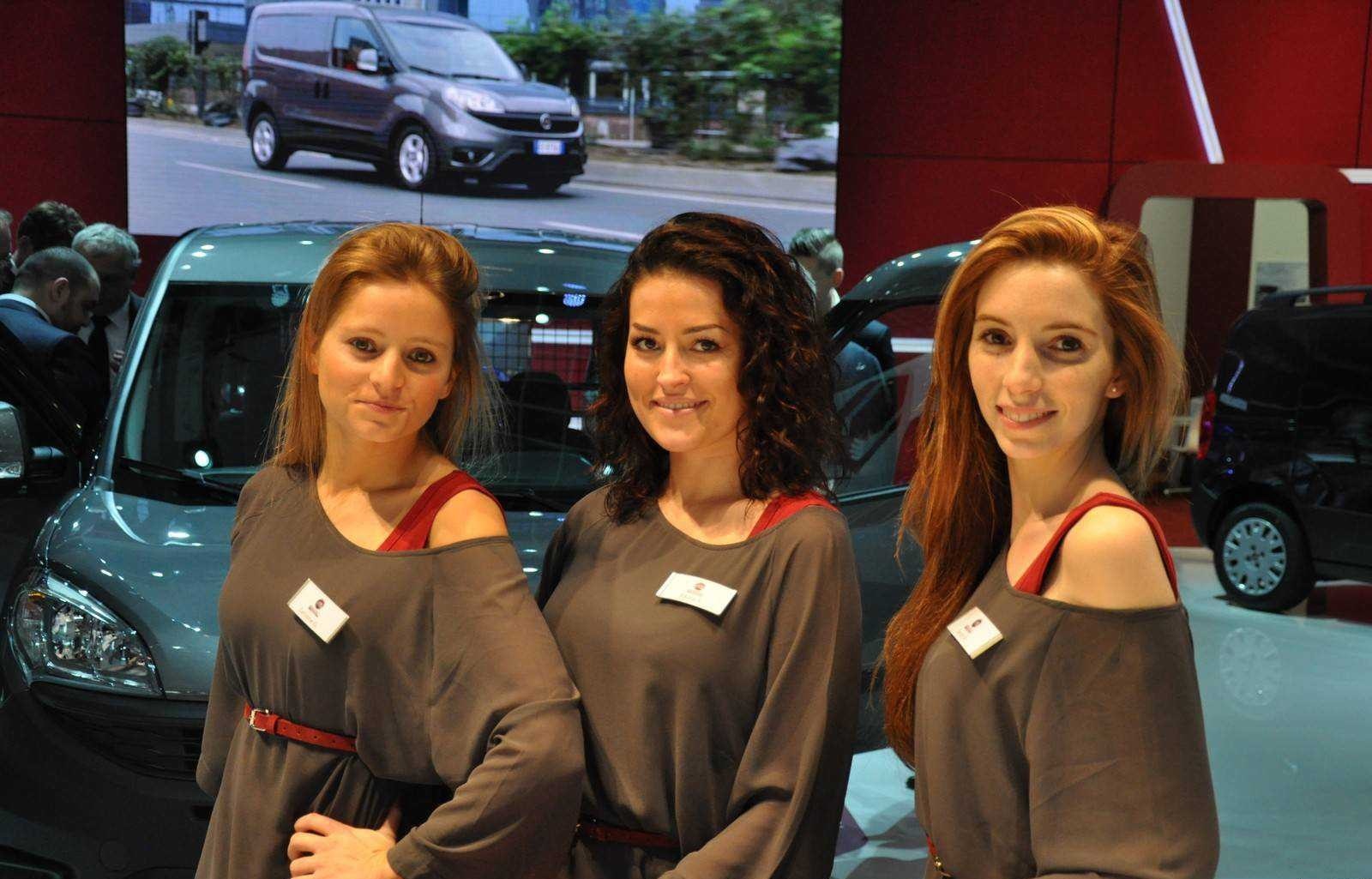 Ngắm người mẫu tại Triển lãm xe hơi Brussels 2015 - 1 Triển lãm ô tô
Brussels diễn ra từ ngày 16-25/1 ở Bỉ.