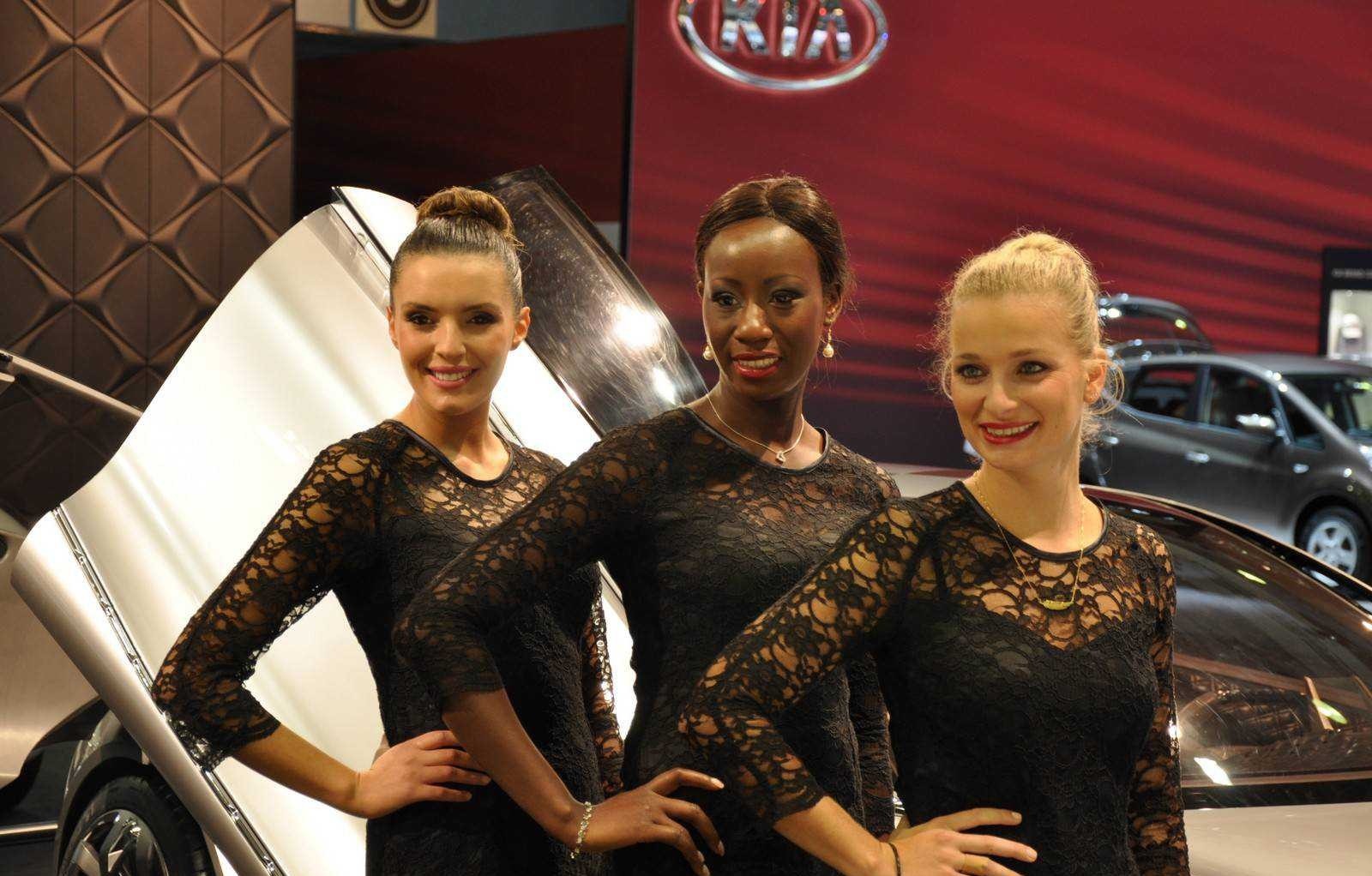 Ngắm người mẫu tại Triển lãm xe hơi Brussels 2015 - 5 Triển lãm ô tô
Brussels diễn ra từ ngày 16-25/1 ở Bỉ.