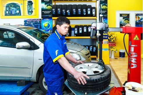 Goodyear mở rộng mô hình Autocare đến khu vực miền Bắc - 4 Mỗi Goodyear Autocare được xây dựng theo
mô hình chuẩn với máy móc, trang thiết bị hiện đại