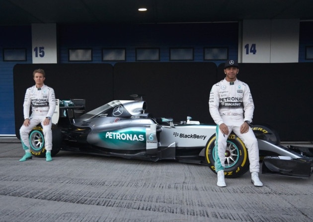 Video chiếc F1
W06 Hybrid chạy thử tại đường đua: