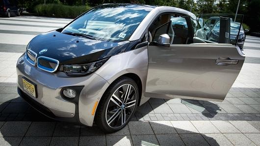 Trung Quốc nới lỏng nhập khẩu để kiềm chế giá xe sang - 1 Xe BMW i3 (Ảnh: CNBC)