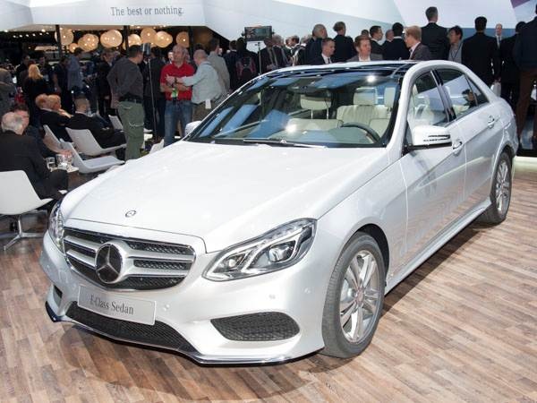 Xe Mercedes-Benz E-Class sedan phiên bản 2014 (Ảnh: kbb.com)