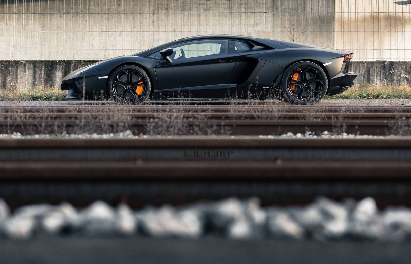 Lamborghini Aventador đen tuyền cá tính - 8 Lamborghini Aventador đen tuyền cá tính