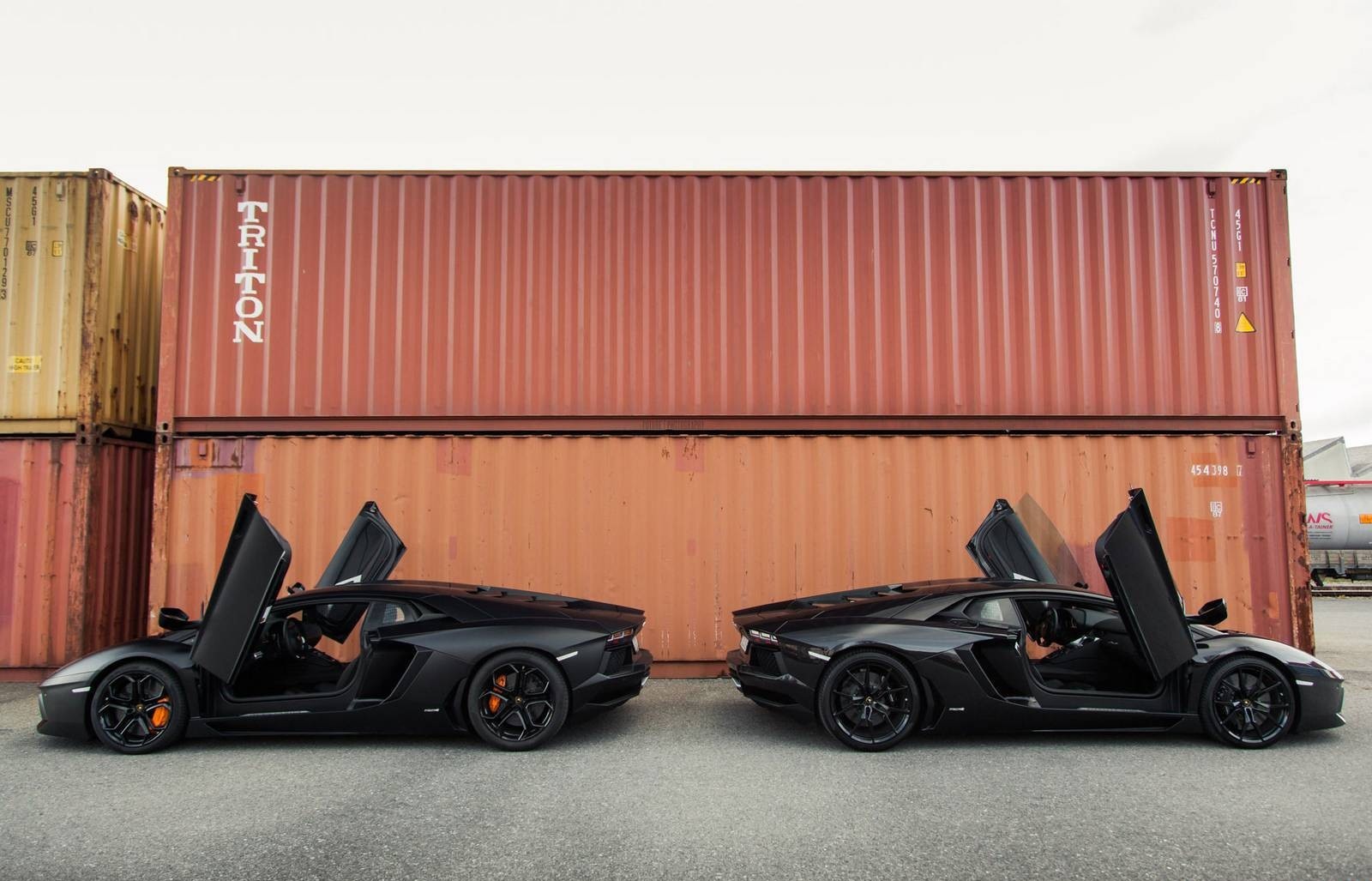 Lamborghini Aventador đen tuyền cá tính - 1 Lamborghini Aventador đen tuyền cá tính