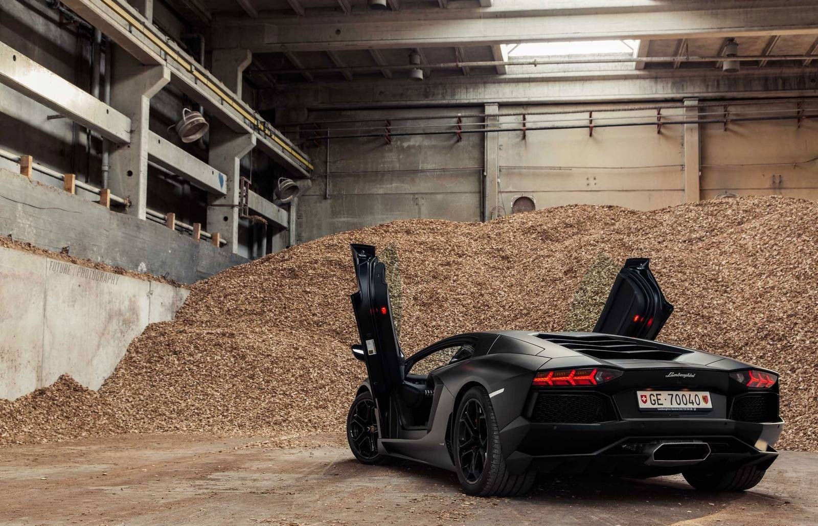 Lamborghini Aventador đen tuyền cá tính - 16 Lamborghini Aventador đen tuyền cá tính