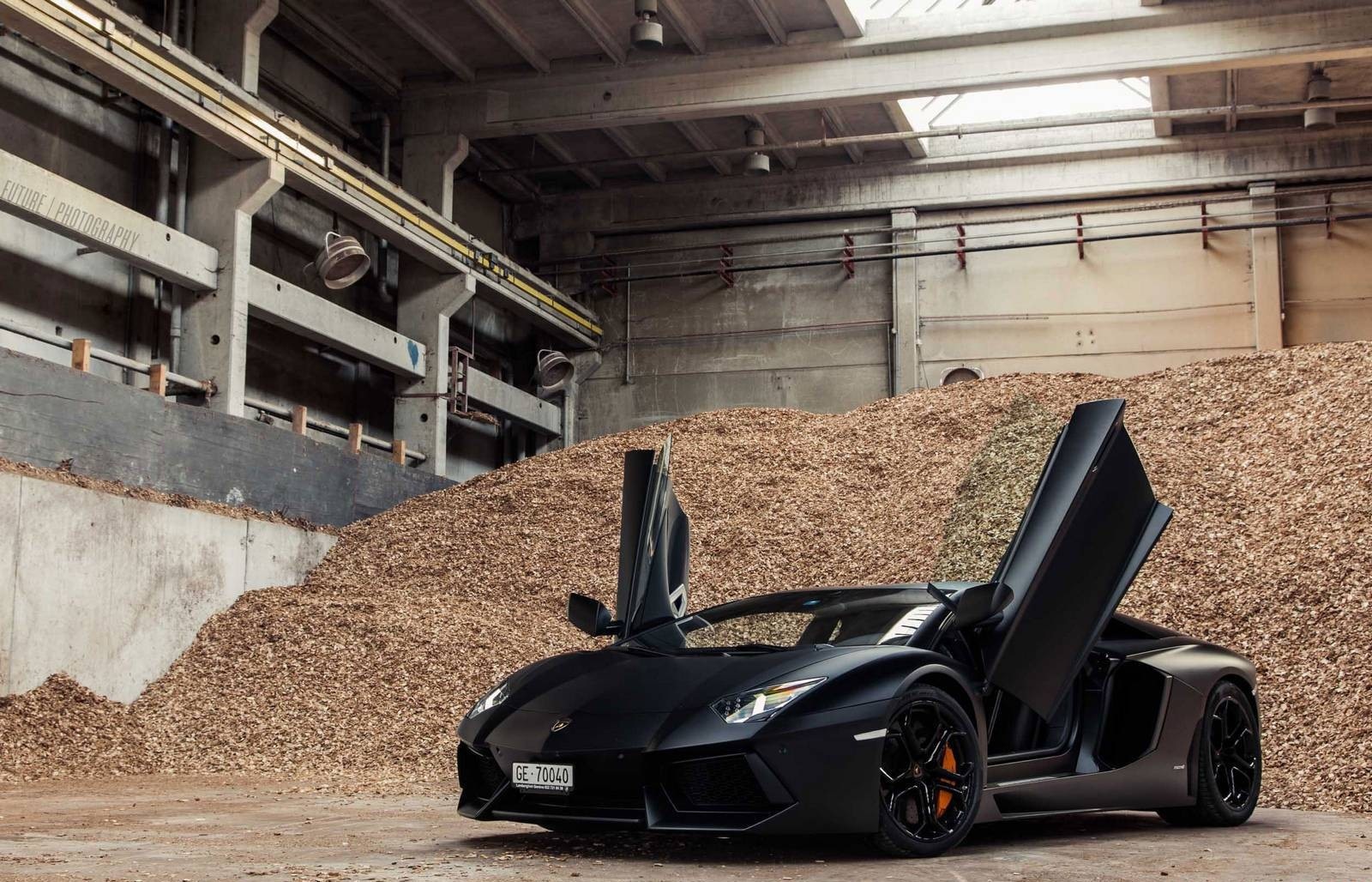 Lamborghini Aventador đen tuyền cá tính - 15 Lamborghini Aventador đen tuyền cá tính