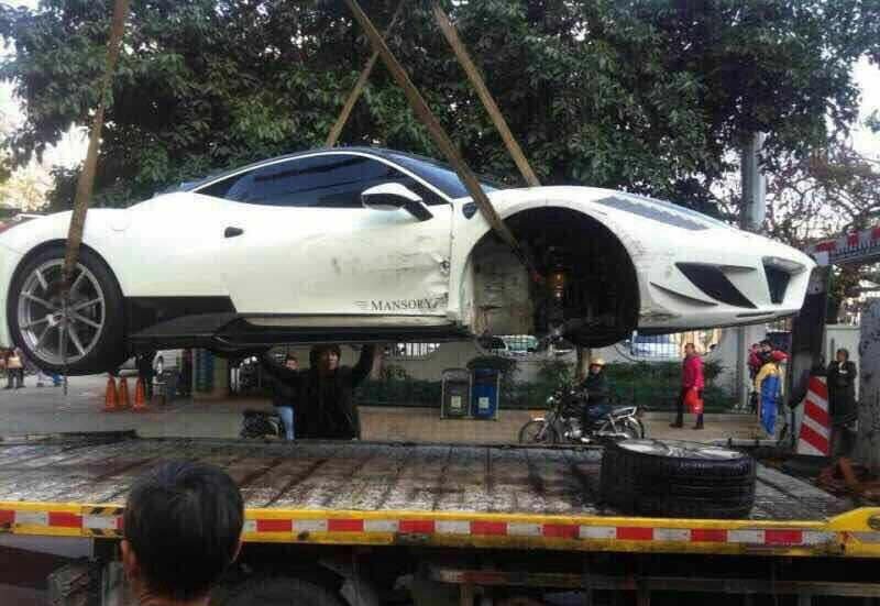 Hàng hiếm Ferrari 458 Siracusa bản độ Mansory gặp nạn - 5 Hàng hiếm Ferrari 458 Siracusa bản độ Mansory gặp nạn