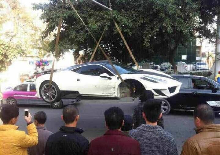 Hàng hiếm Ferrari 458 Siracusa bản độ Mansory gặp nạn - 3 Hàng hiếm Ferrari 458 Siracusa bản độ Mansory gặp nạn