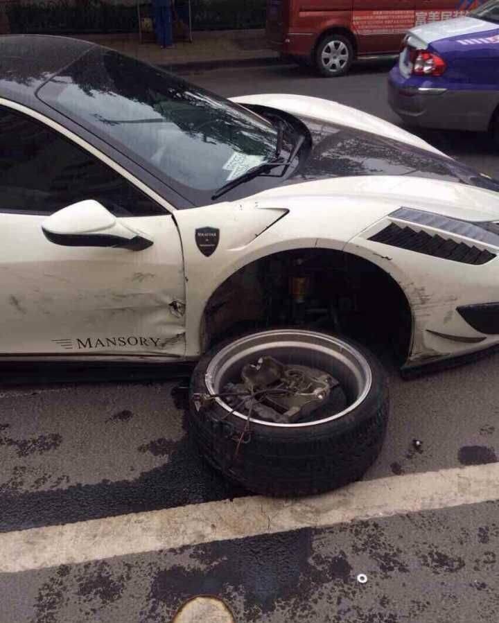 Hàng hiếm Ferrari 458 Siracusa bản độ Mansory gặp nạn - 1 Hàng hiếm Ferrari 458 Siracusa bản độ Mansory gặp nạn
