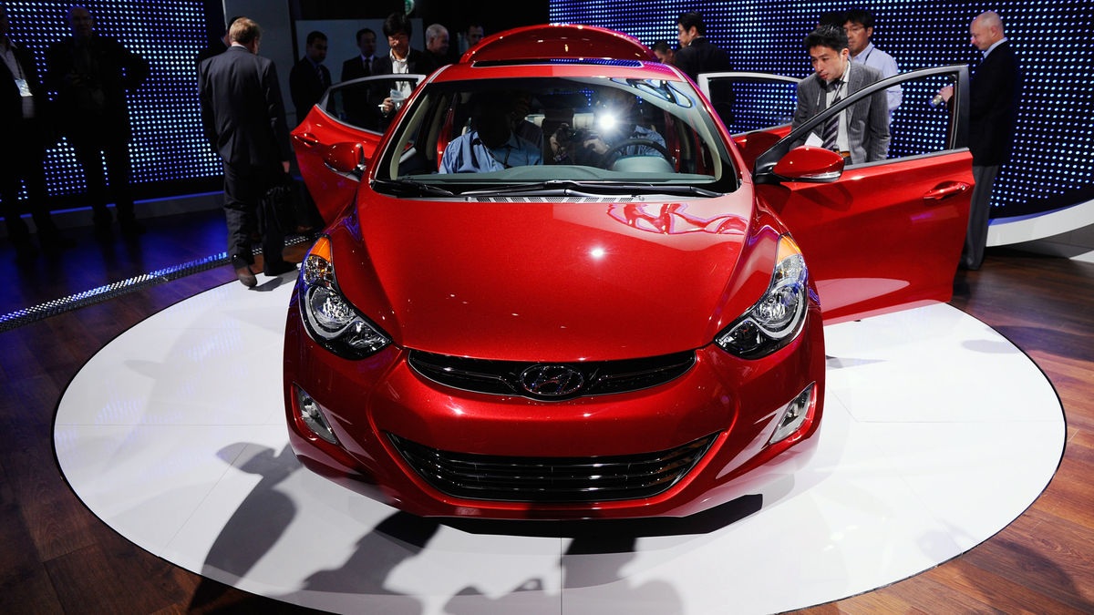 Hyundai triệu hồi hơn 200.000 chiếc Elantra - 1 Hyundai triệu hồi hơn 200.000 chiếc Elantra