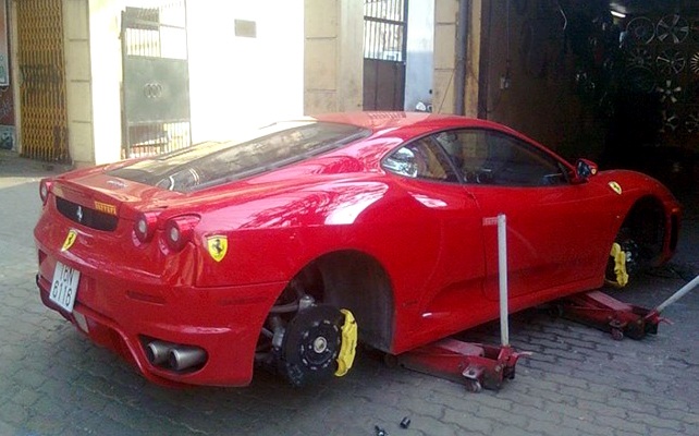 Siêu xe đại gia Việt: Hàng secondhand, bảo dưỡng vỉa hè - 1 Siêu xe đại gia Việt: Hàng secondhand, bảo dưỡng vỉa hè