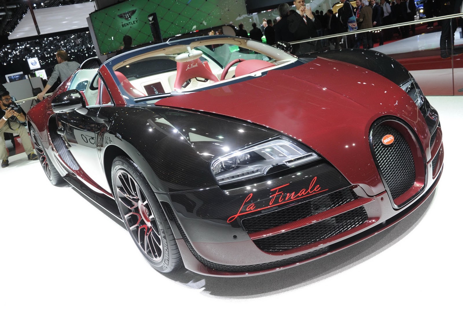 Chiếc Bugatti Veyron cuối cùng ra mắt - 9 Quỳnh Thư