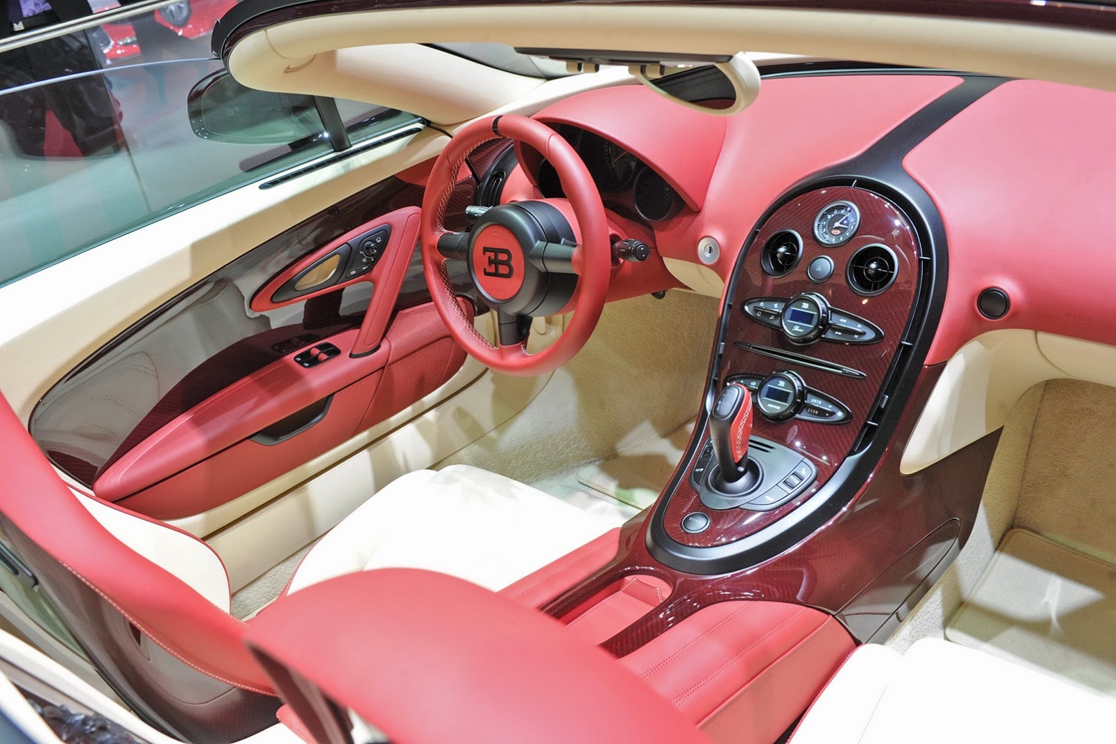 Chiếc Bugatti Veyron cuối cùng ra mắt - 8 Quỳnh Thư