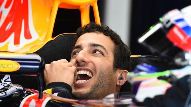 Lewis Hamilton bắt đầu mùa giải F1 mới một cách hoàn hảo - 9 Tay đua Daniel Ricciardo của đội