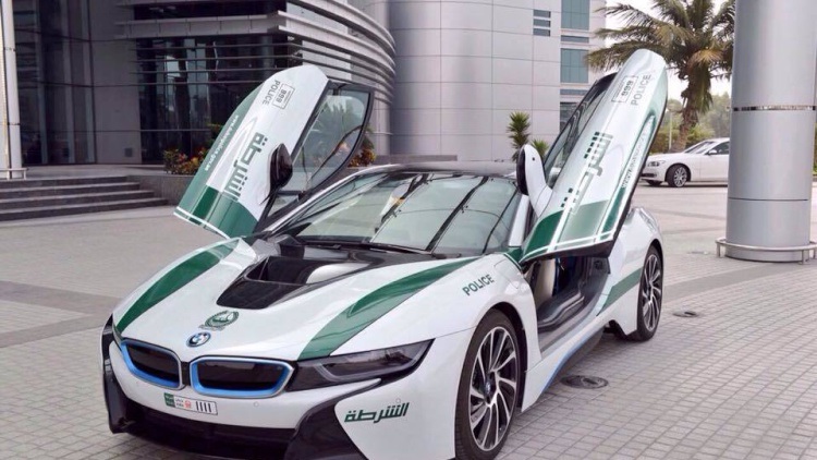 Cảnh sát Dubai, Abu Dhabi tiếp tục được trang bị xế độc - 3 Xe BMW i8 có công suất 357 mã lực