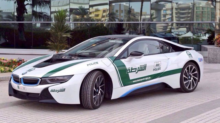 Cảnh sát Dubai, Abu Dhabi tiếp tục được trang bị xế độc - 2 Xe BMW i8 có công suất 357 mã lực