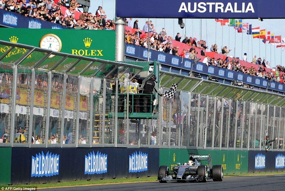 Lewis Hamilton chưa có đối thủ - 11 Sebastian Vettel đang trên đường tìm lại chính mình