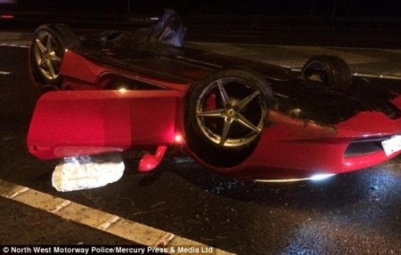 Ngay lập tức cảnh sát đã có mặt tại hiện trường nhưng lái
xe đã bỏ đi.