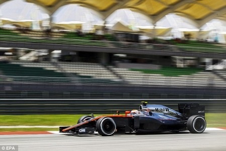 Đồng đội của Alonso là Button cũng có kết quả không tốt trong ngày đua phân hạng