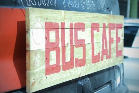 Biến xe bus thành quán cafe có một không hai ở Hà Nội