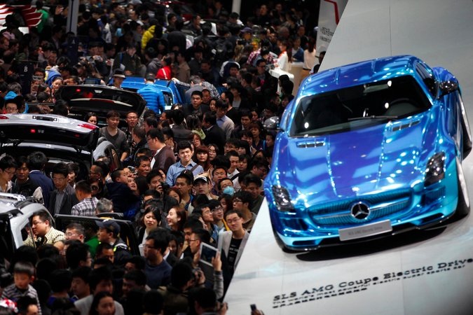 Thao túng giá xe, Mercedes bị phạt nặng - 1 Mức phạt
57 triệu USD tương đương 7% doanh thu năm của Mercedes (Ảnh: Reuters)