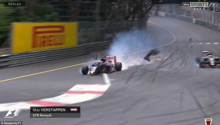 Mercedes đã “cướp trắng” chiến thắng của Hamilton