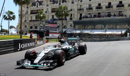 Mercedes đã “cướp trắng” chiến thắng của Hamilton