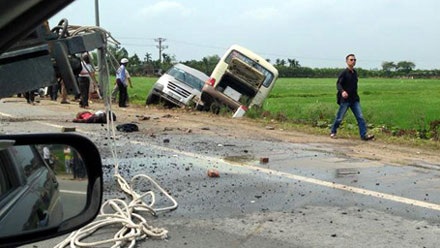 Hiện trường
một vụ tai nạn vừa xảy ra tại Hà Nội làm 5 người chết.
