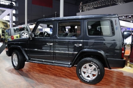 BAIC
BJ80C có phần thân giống Mercedes-Benz G-Class... (Ảnh: Carscoops)