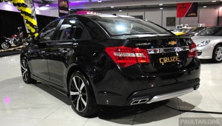 Chiếc xe
được trang bị bộ bodykit đầy đủ