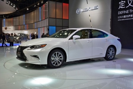 Lexus ES thay đổi diện mạo
