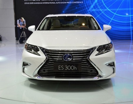 Lexus ES thay đổi diện mạo