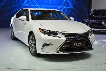 Lexus ES thay đổi diện mạo