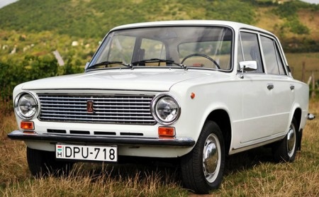 Những
chiếc Lada cổ trước đã từng lăn bánh khắp nẻo đường Việt Nam.