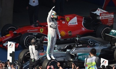 Lewis Hamilton giành chiến thắng tuyệt đối