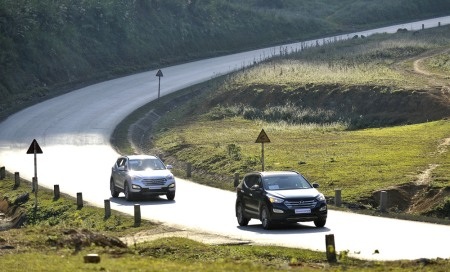 Nên mua SantaFe máy dầu hay xăng?