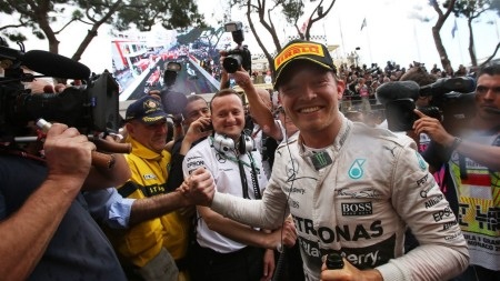 Mercedes đã “cướp trắng” chiến thắng của Hamilton